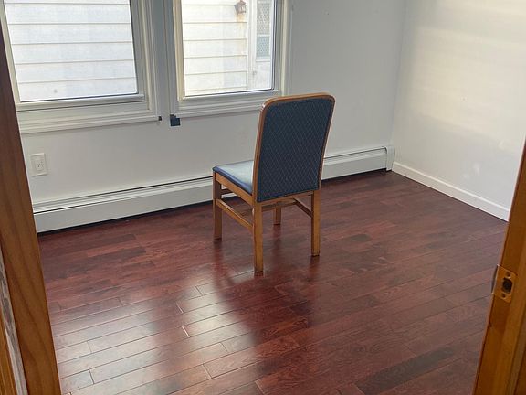 5th image of 5936 162nd St Floor 1