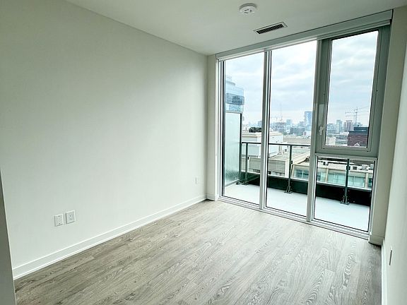 3rd image of 60 Princess St #1015