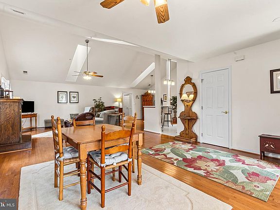 4th image of 121 Chantilly Ct