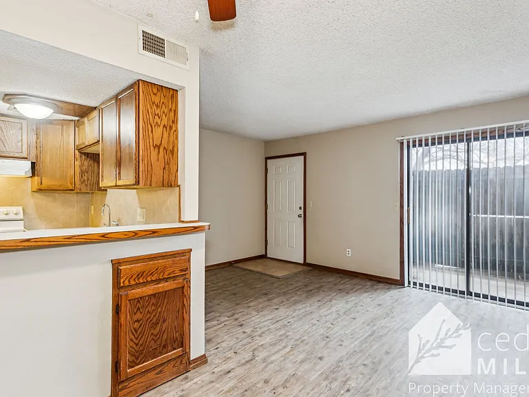 Stone Edge Apartments — Photo 2