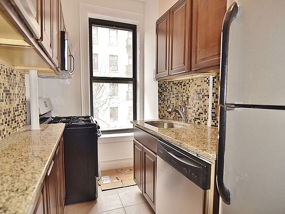 2nd image of 211 W 107th St #5S