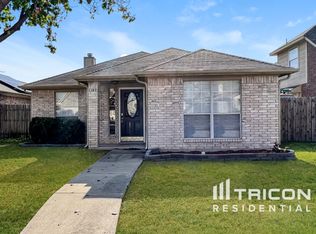 1143 Meadows Dr, Grand Prairie, TX 75052