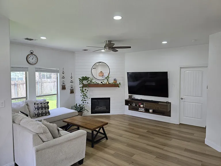 2729 Mirasol Loop — Photo 3