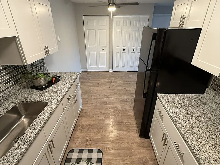 Bellevue Hills Apartment Homes — Photo 46