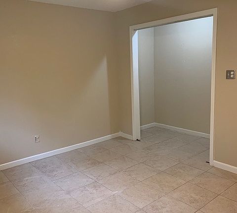4th image of 110 Farm Dr #B