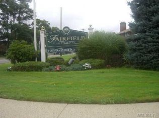 31 Edmunton Dr APT E15, North Babylon, NY 11703