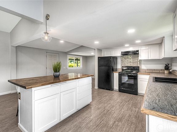 3rd image of 32407 72nd Avenue S