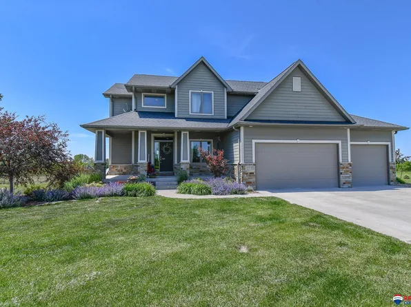 26055 Ironhorse Ct, Firth, NE 68358