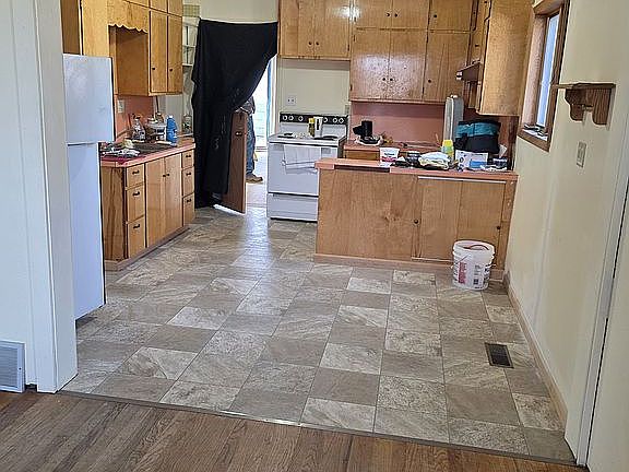 5th image of 441 3rd Ave N
