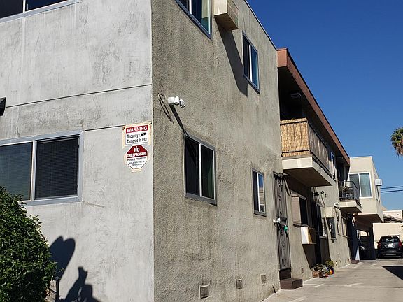 2nd image of 4847 Rosewood Ave Unit 1