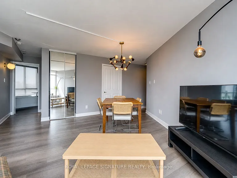 801 King St W #1113 — Photo 3