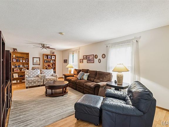 4th image of 2700 Delaware Dr