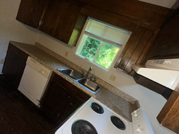 5th image of 400 Lindsay Rd #1