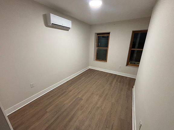 3rd image of 1031 W Hamilton St #6