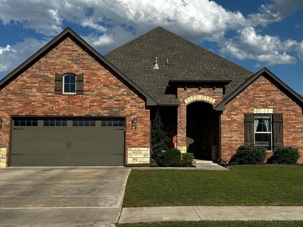 923 Stonebridge Village Dr, Enid, OK 73703