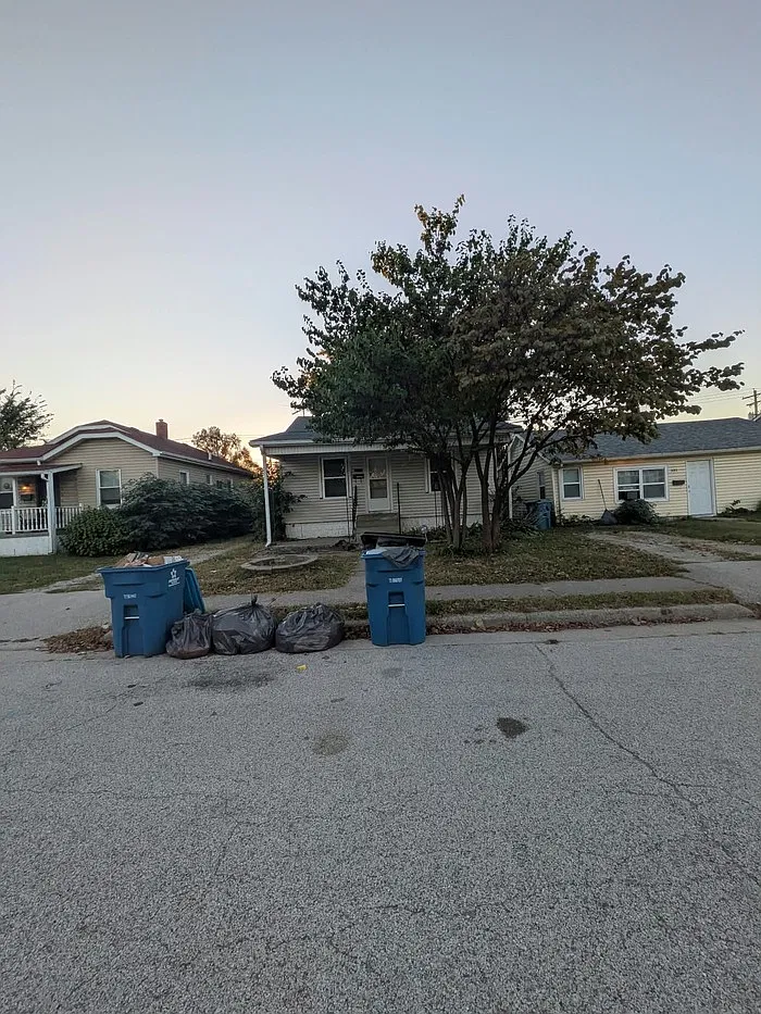 3 bed, 1.0 bath, $950 — Photo 2