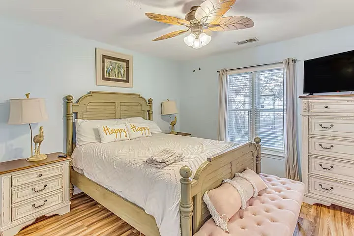 926 Tiffany Ln — Photo 4
