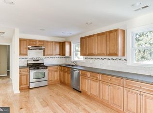 5 Yard Rd, Pennington, NJ 08534
