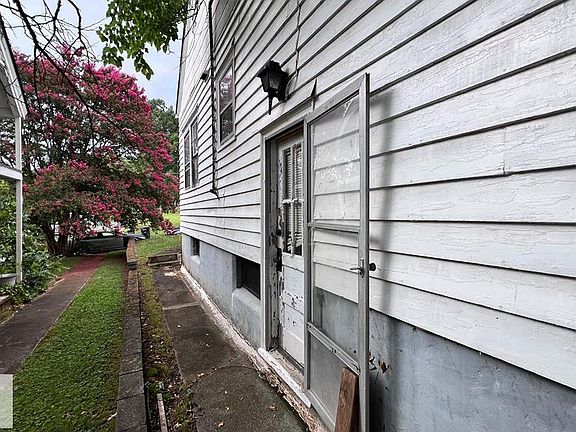 4th image of 215 North Ave
