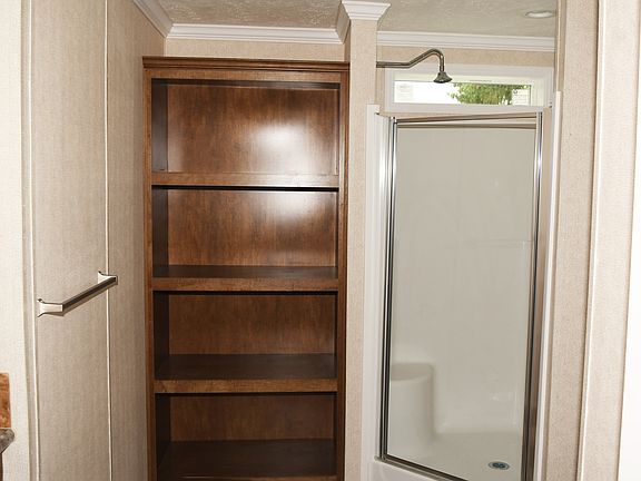 4th image of 31 Elm Ln