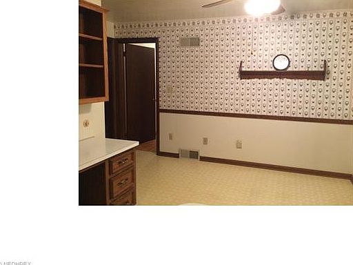 5th image of 6010 Applecrest Dr