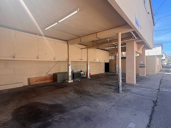 3rd image of 328-330 S Doheny Dr #328A