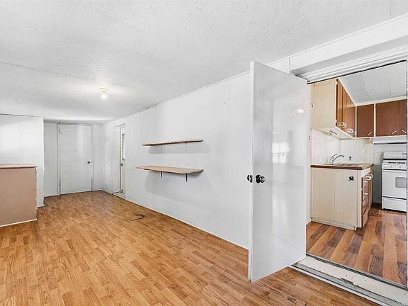 4th image of 831 2nd Ave #10