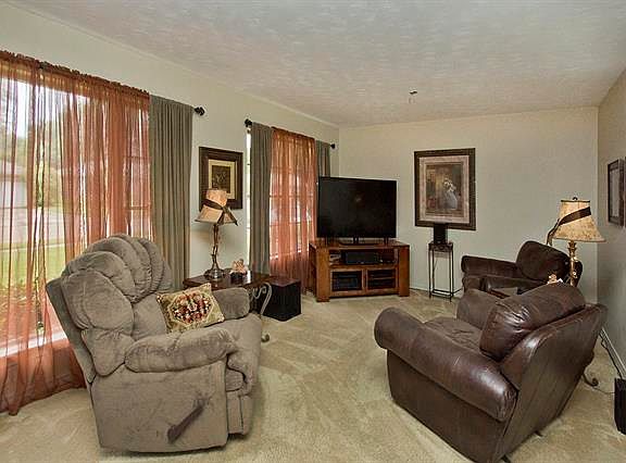 2nd image of 1830 Patricia Ln