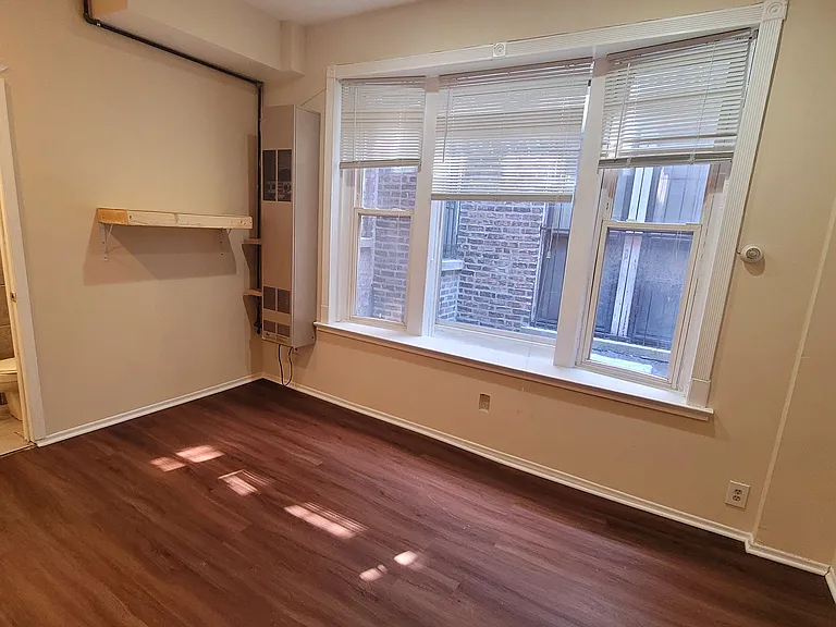 3150 W Cermak Rd #2 — Photo 3