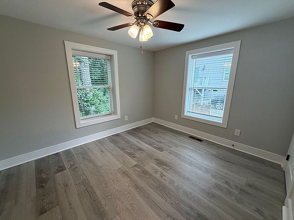 4th image of 228 S Rocksprings St