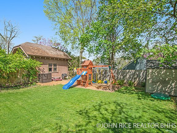 4th image of 348 Gladstone Ave SE
