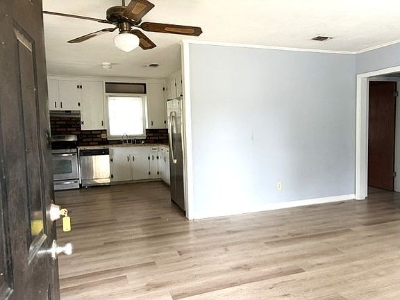 5th image of 224 Virginia Ave