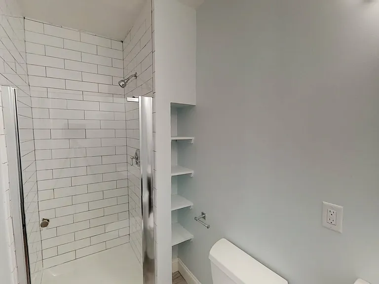836 Canterbury St #2R — Photo 9