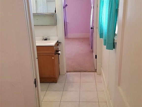 3rd image of 705 S 31st St