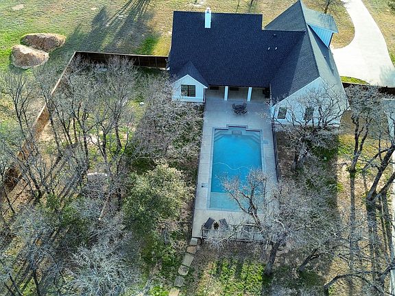 4th image of 1017 Forest Glen Rd