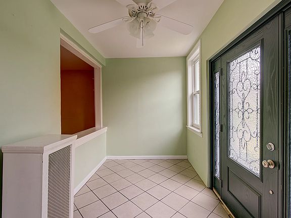 5th image of 2150 38th St
