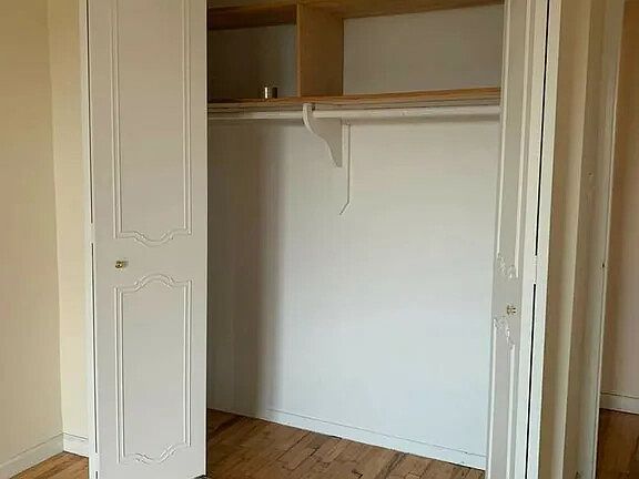 5th image of 24530 Grand Central Pkwy APT 5G