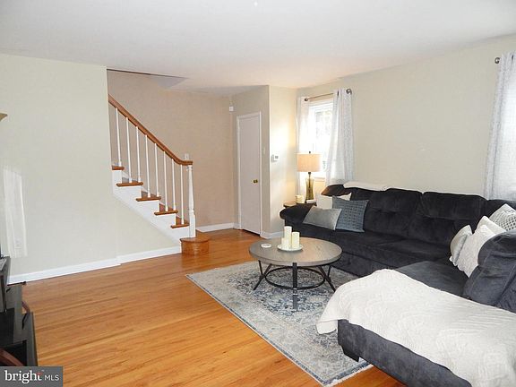5th image of 1493 N Hills Ave