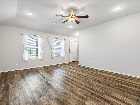 4th image of 1679 S Towhee Ln