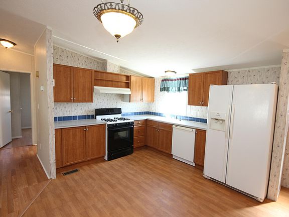 4th image of 653 S 2nd St