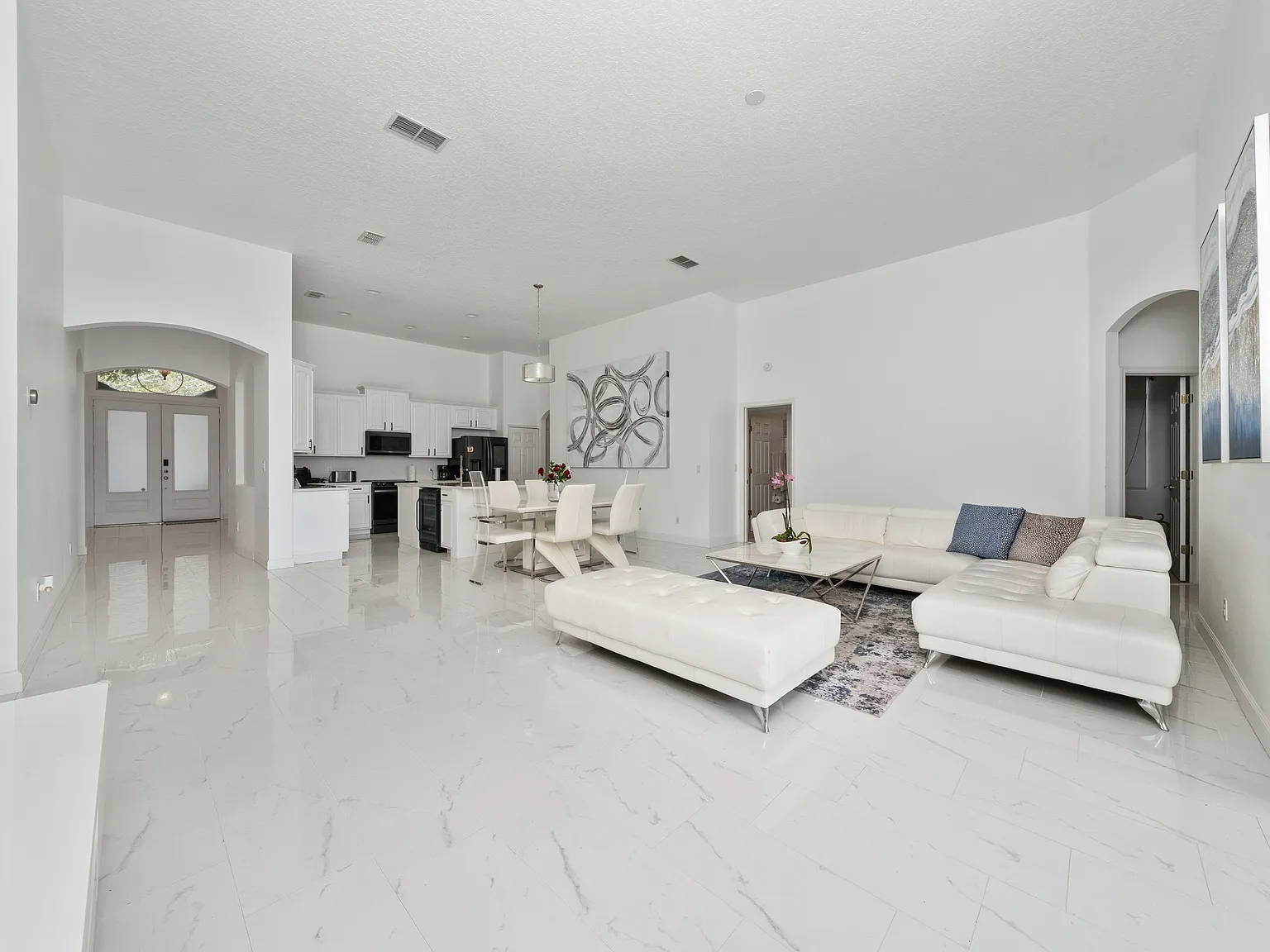4 bed, 2673 sqft, $3,750 — Photo 2