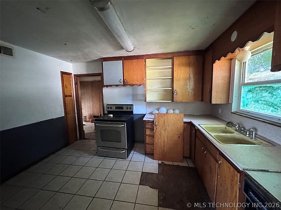 5th image of 2656 S Sheridan Rd