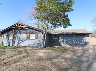 1813 Crescent Dr, Bartlesville, OK 74006