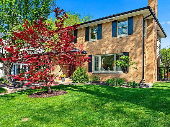 2nd image of 301 W Hollyridge Cir