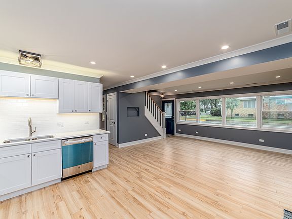 3rd image of 4414 Joliet Ave