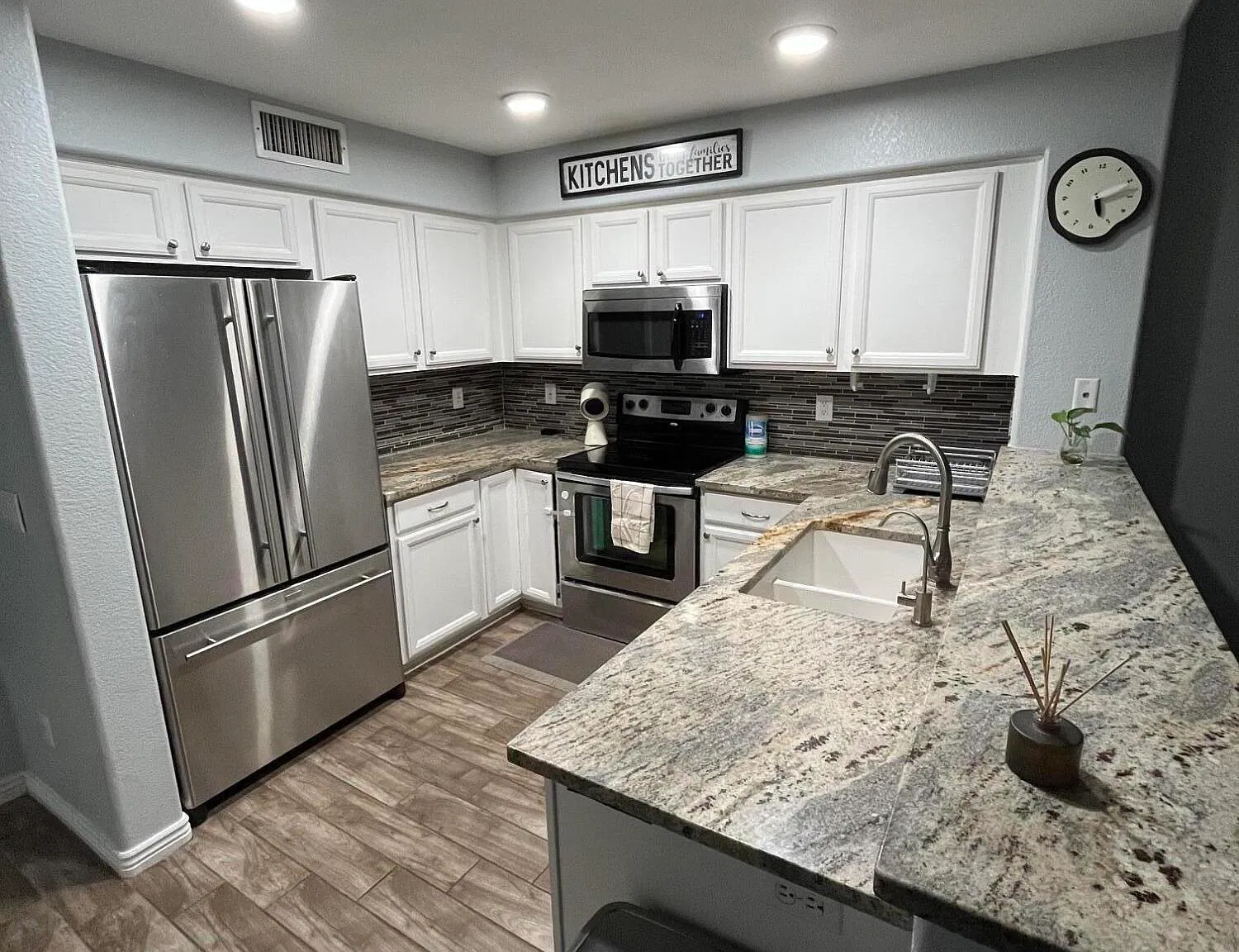 3 bed, 2.5 bath, 1557 sqft, $2,300 — Photo 1
