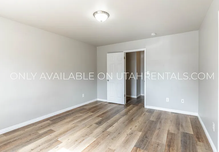 139 N Center St — Photo 9