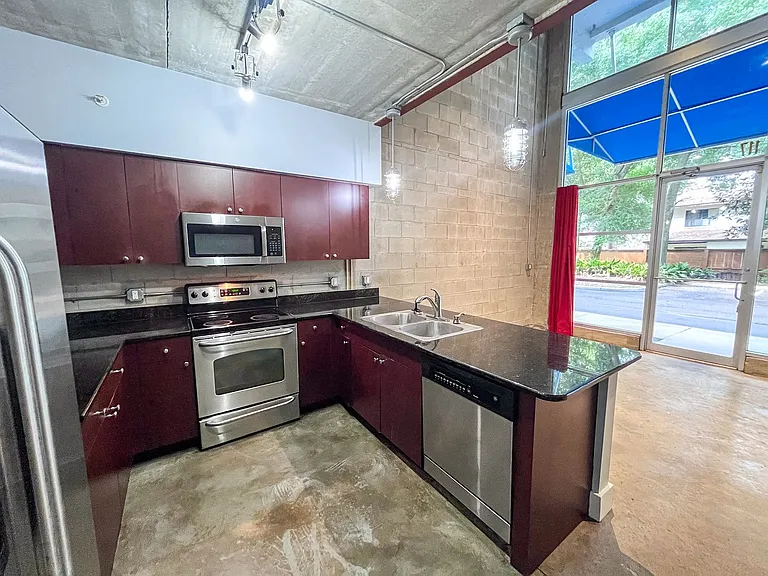 2515 SW 35th Pl #117 — Photo 6