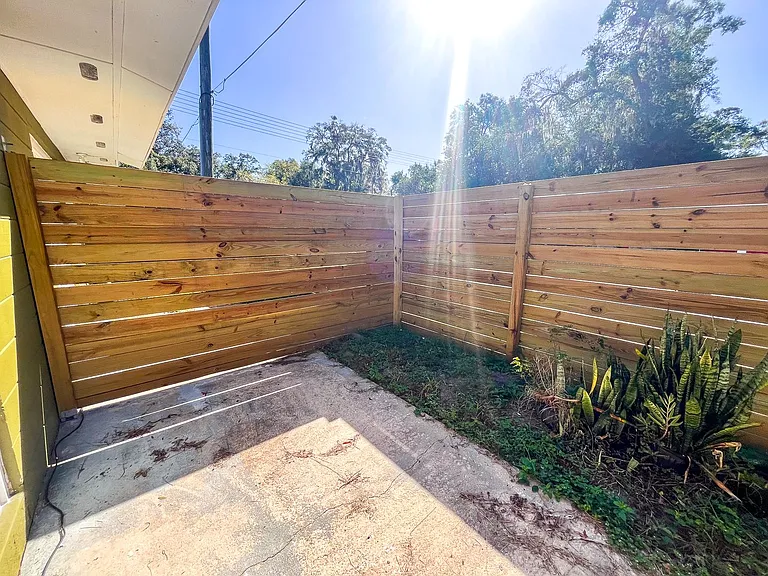 414 SE 8th St #D — Photo 17