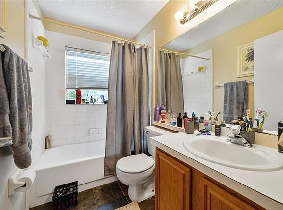 4th image of 1424 Woodfield Oaks Dr